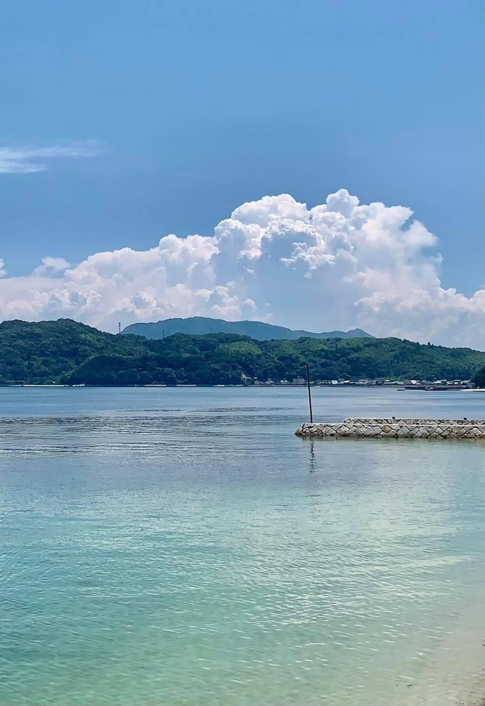 周防大島の海と入道雲